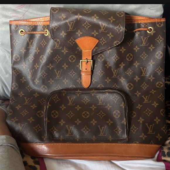 Backpack - Picture 1 of 8